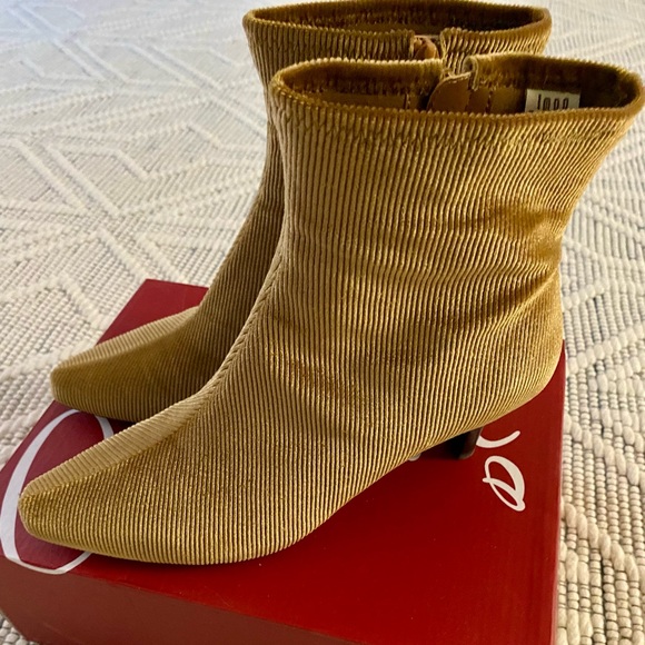 Impo Gold Ribbed Booties - Picture 3 of 4